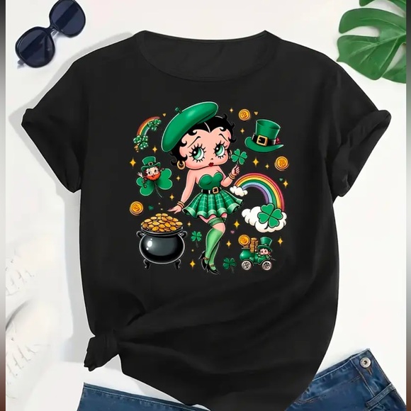 713. 🎉☘️ Women’s Plus Size Casual Short Sleeve St. Patrick’s Day Shirt - Picture 1 of 2